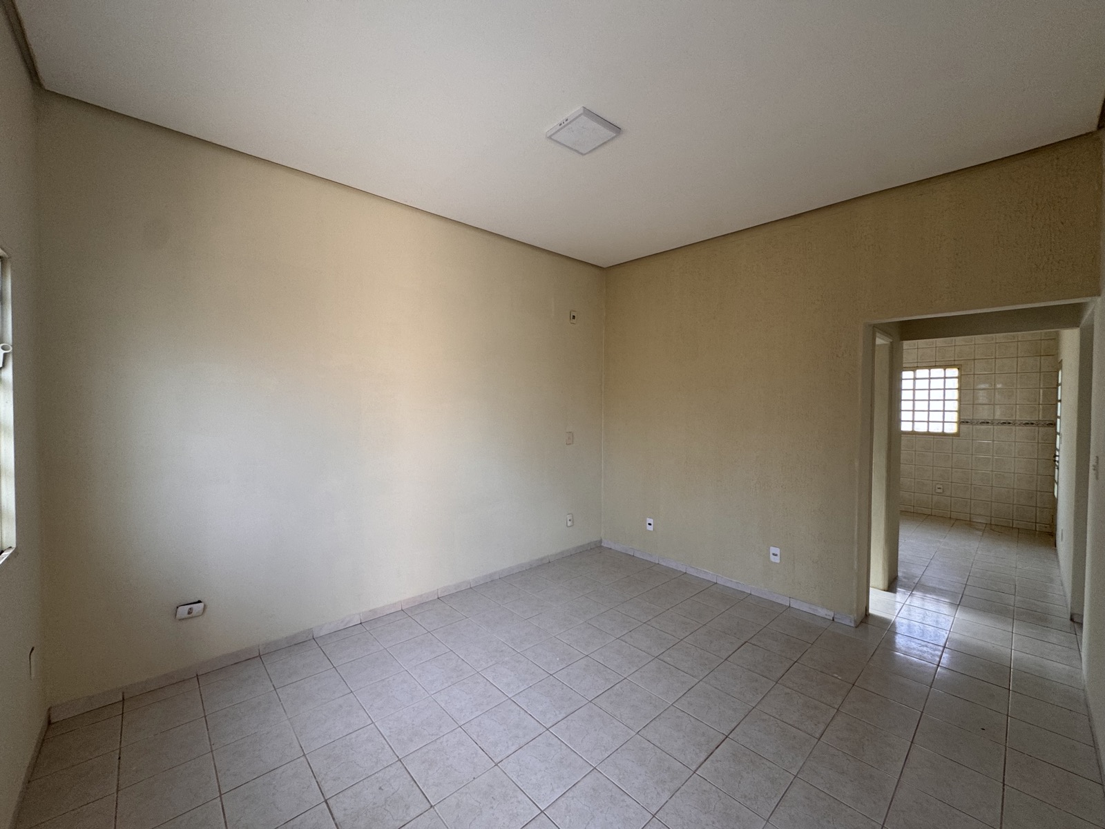 Casa de 2 quartos com quintal grande para alugar na 606 Sul — foto 3