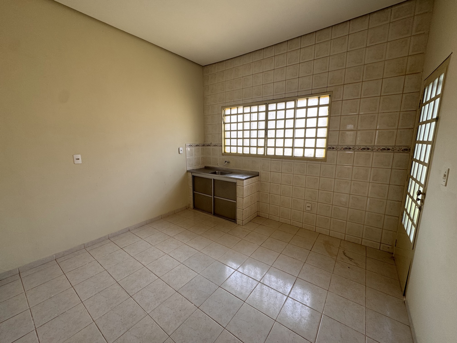 Casa de 2 quartos com quintal grande para alugar na 606 Sul — foto 4