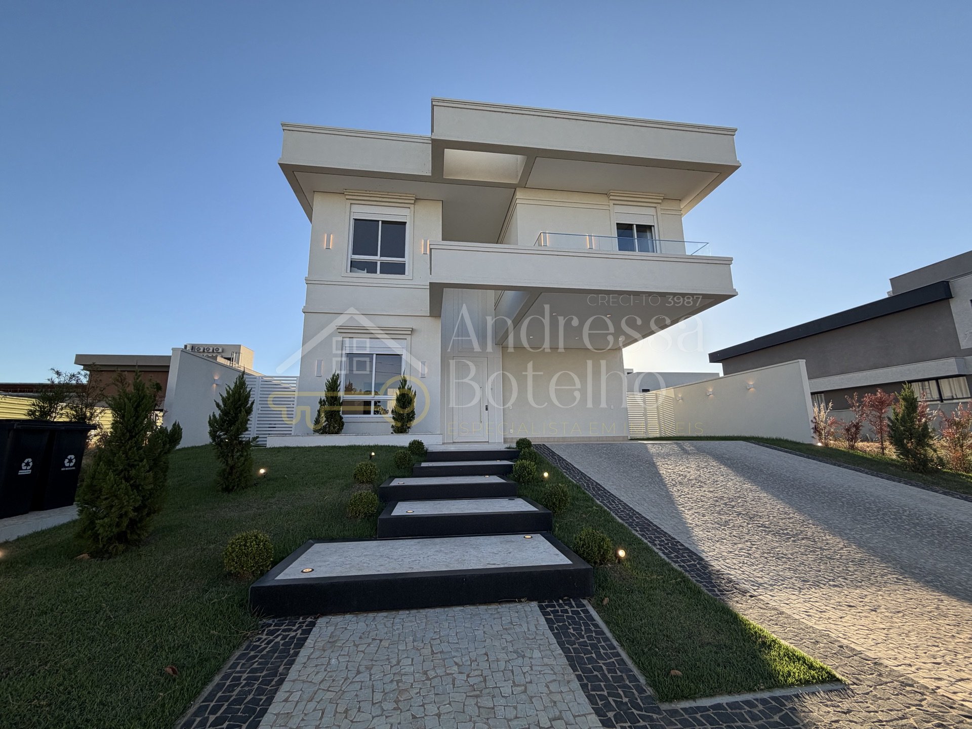 Casa Madrepérola, sobrado de alto padrão no Alphaville 2