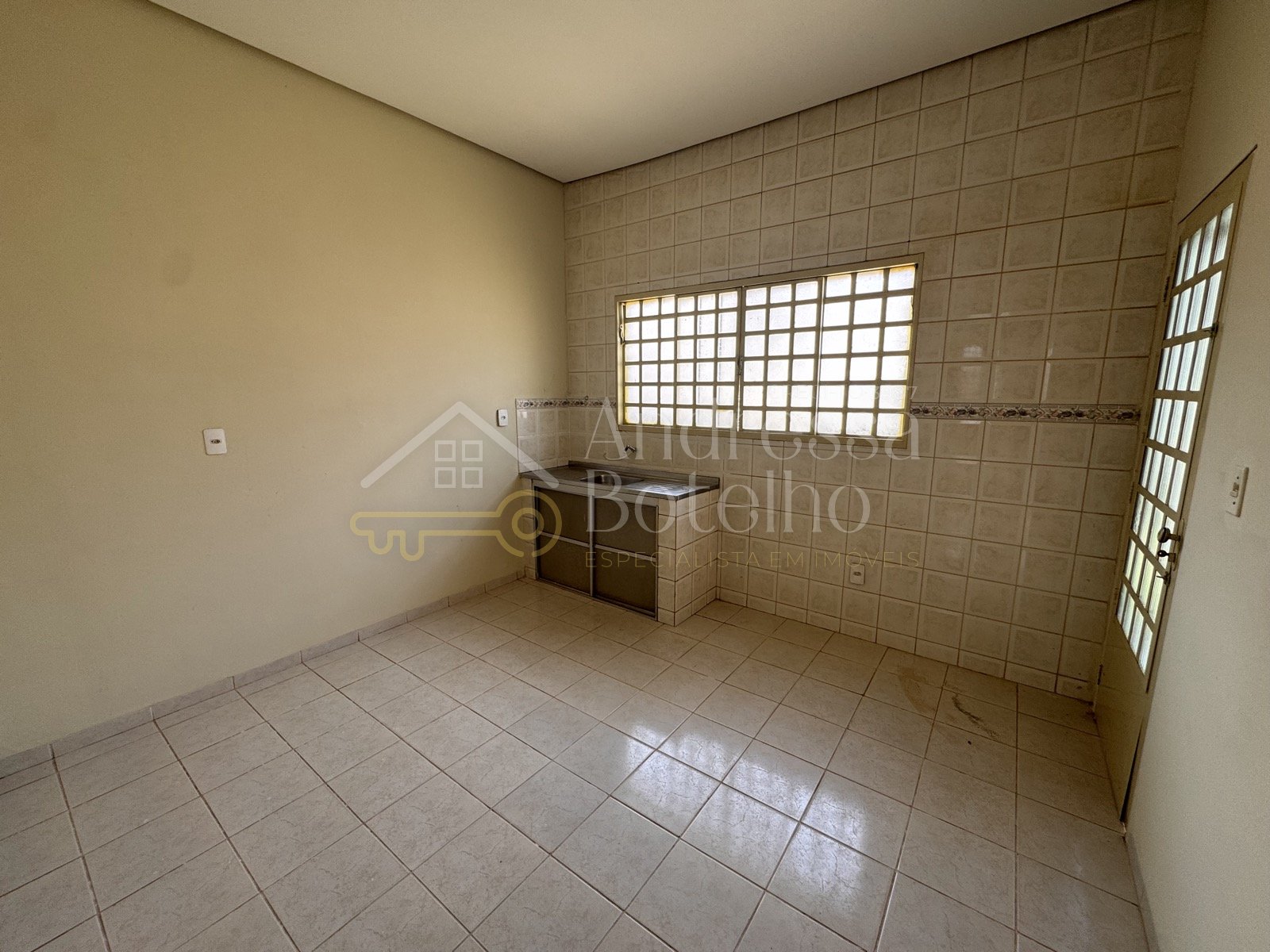 Casa de 2 quartos com quintal grande para alugar na 606 Sul — foto 4