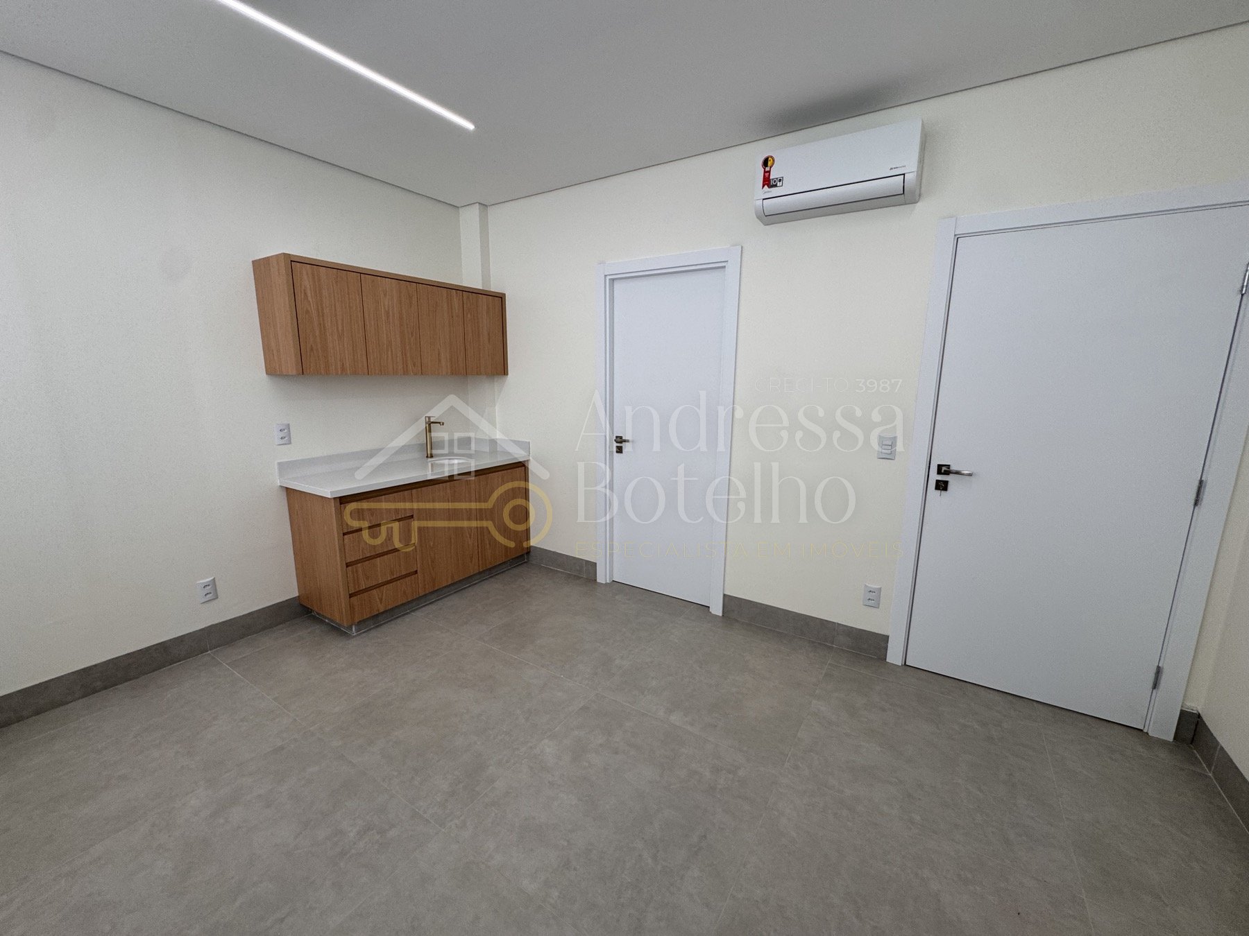 Sala em clínica médica na 204 Sul, com secretária e estrutura inclusas — foto 3